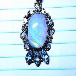 Elegant Silver and Blue Pendant Necklace